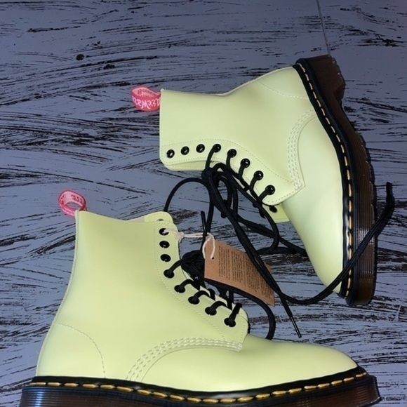 New Dr.Marten WOMEN'S 1460 UNDERCOVER women size 6 US - Picture 2 of 11